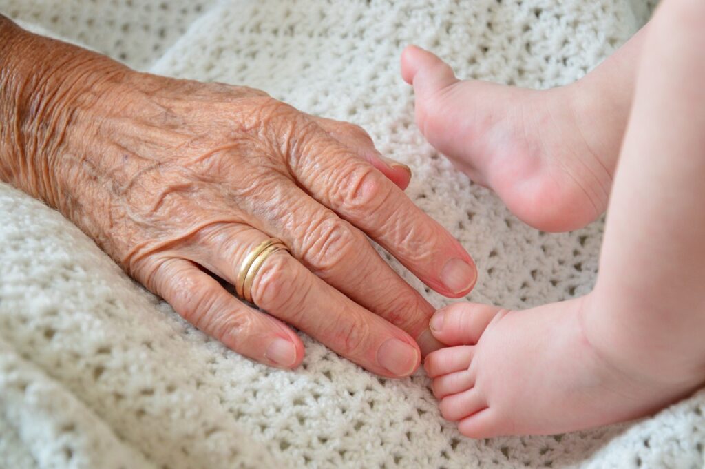 elderly, child, feet-3628304.jpg